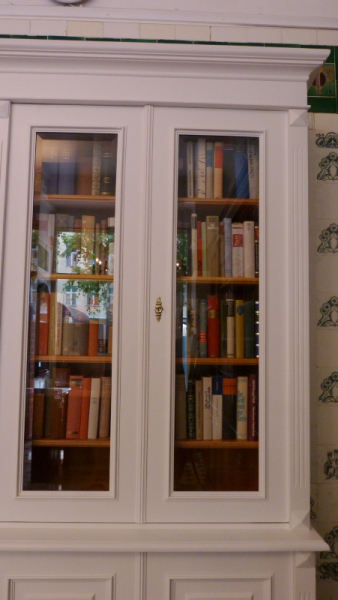 Massivholz Bücherschränke nach Maß, achttüriger Bücherschrank, massiv Erle, weiss lasiert Massivholz Bücherschränke nach Maß, achttüriger Bücherschrank, massiv Erle, weiss lasiert