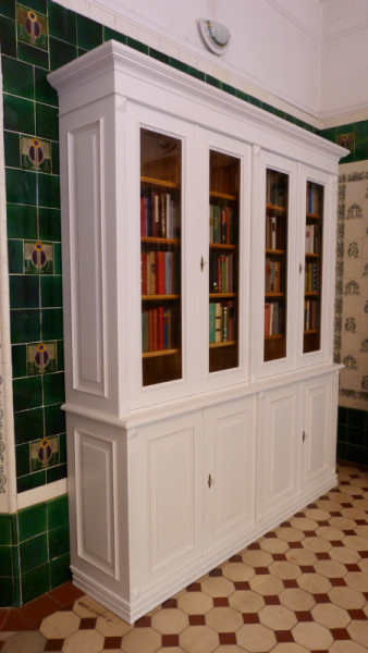 Massivholz Bücherschränke nach Maß, achttüriger Bücherschrank, massiv Erle, weiss lasiert Massivholz Bücherschränke nach Maß, achttüriger Bücherschrank, massiv Erle, weiss lasiert