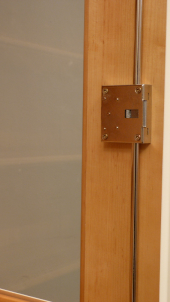 Massivholz Bücherschrank im Gründerzeitstil Massivholz Bücherschrank im Gründerzeitstil