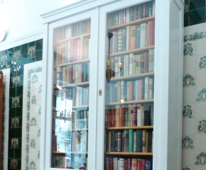 BÜCHERSCHRANK04, Massivholz weiß lasiert