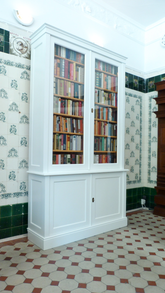 Bibliotheksschrank, massiv Erle Bibliotheksschrank, massiv Erle