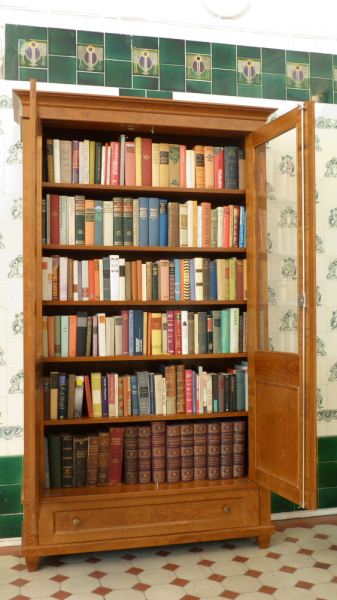 Massivholz Bücherschrank, Erle Kirsche gebeizt Massivholz Bücherschrank, Erle Kirsche gebeizt