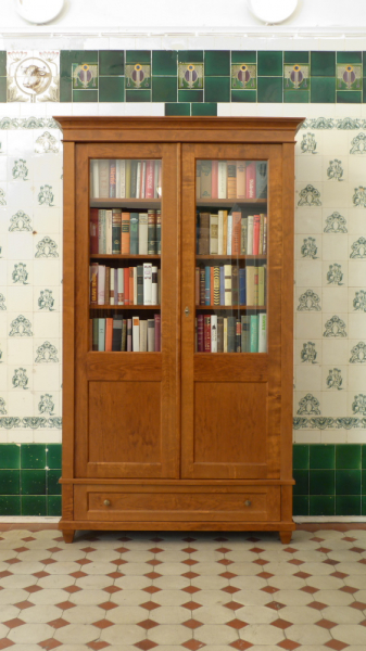 Massivholz Bücherschrank, Erle Kirsche gebeizt Massivholz Bücherschrank, Erle Kirsche gebeizt