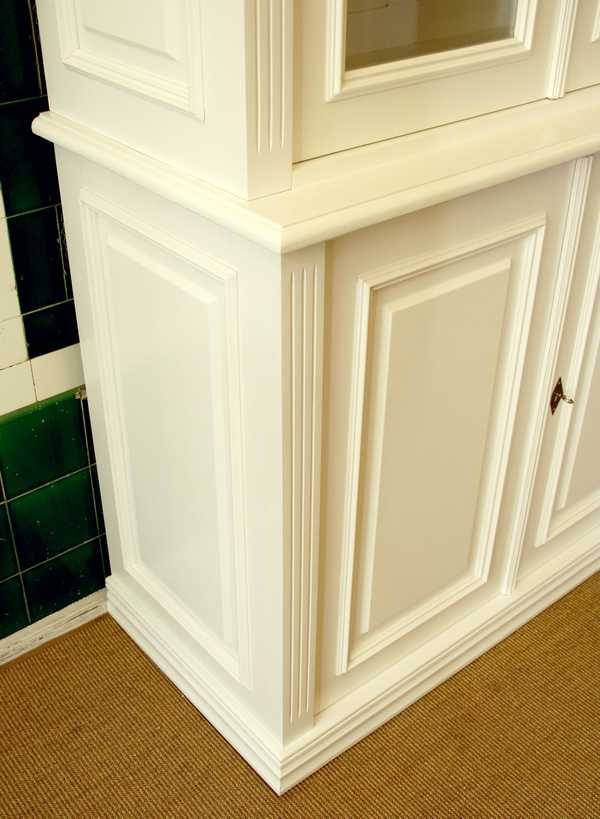 untere Seiten- und Türansicht vom Bücherschrank DOPPLER23 - Bild 12 untere Seiten- und Türansicht vom Bücherschrank DOPPLER23 - Bild 12