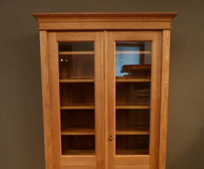 BÜCHERSCHRANK39 Massivholz mit 2 Glastüren