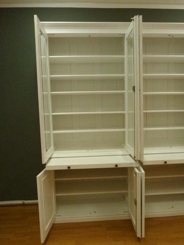 Massivholz Bücherschränke nach Maß, zwölftüriger Bücherschrank mit Tablettauszügen Massivholz Bücherschränke nach Maß, zwölftüriger Bücherschrank mit Tablettauszügen