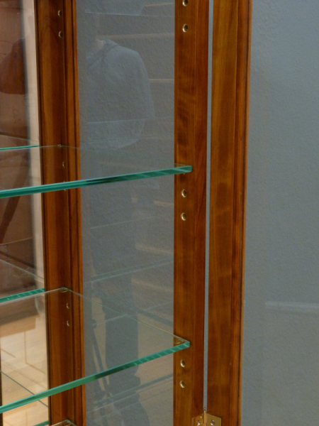 Kirschholzmöbel nach Maß, Vitrine mit Glasböden, verspiegelt, handpoliert Kirschholzmöbel nach Maß, Vitrine mit Glasböden, verspiegelt, handpoliert