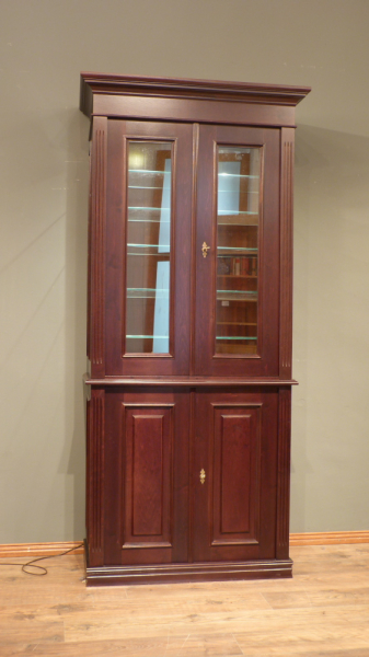 Massivholz Aufsatzvitrine im klassischen Stil Massivholz Aufsatzvitrine im klassischen Stil