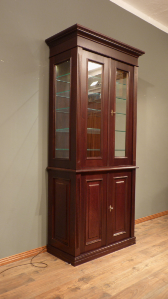 Massivholz Aufsatzvitrine im klassischen Stil Massivholz Aufsatzvitrine im klassischen Stil