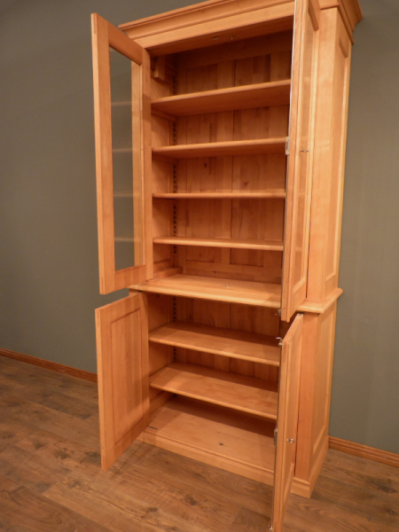 Massivholz Bücherschrank mit geschlossenem Unterbau Massivholz Bücherschrank mit geschlossenem Unterbau