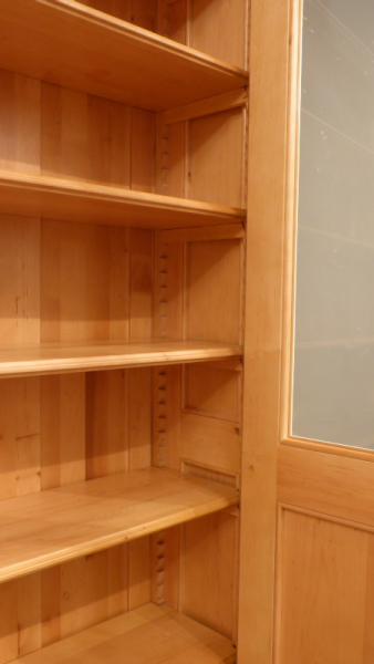 Massivholz Bücherschrank im Gründerzeitstil Massivholz Bücherschrank im Gründerzeitstil