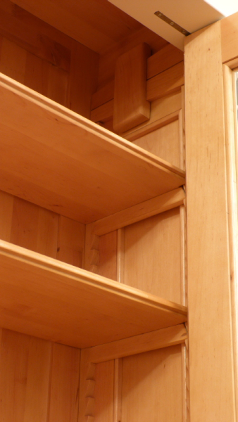 Massivholz Bücherschrank im Gründerzeitstil Massivholz Bücherschrank im Gründerzeitstil