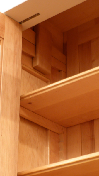 Massivholz Bücherschrank im Gründerzeitstil Massivholz Bücherschrank im Gründerzeitstil