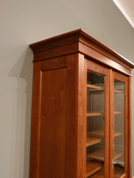 Massivholz Bücherschränke nach Maß, zweitüriger Bücherschrank, massiv Erle, Nussbaum gebeizt Massivholz Bücherschränke nach Maß, zweitüriger Bücherschrank, massiv Erle, Nussbaum gebeizt