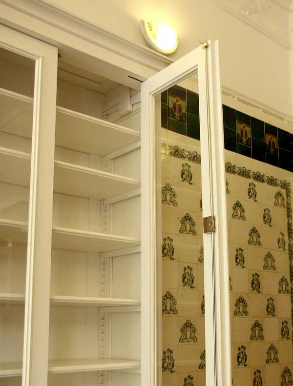 Türen mit Drehstangenschloss am Bücherschrank DOPPLER23 - Bild 6 Türen mit Drehstangenschloss am Bücherschrank DOPPLER23 - Bild 6