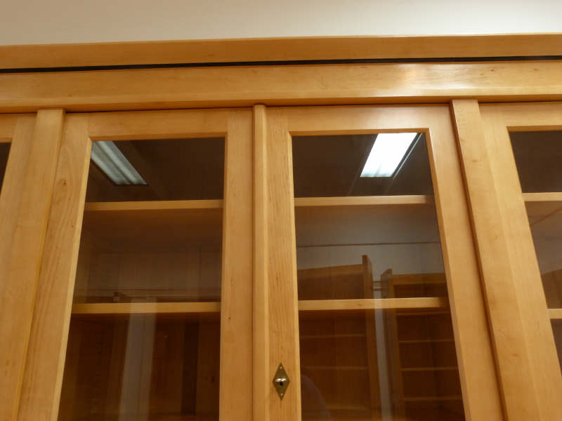 Massivholz Bücherregale nach Maß, Regalwand verglast und mit Auszügen Massivholz Bücherregale nach Maß, Regalwand verglast und mit Auszügen