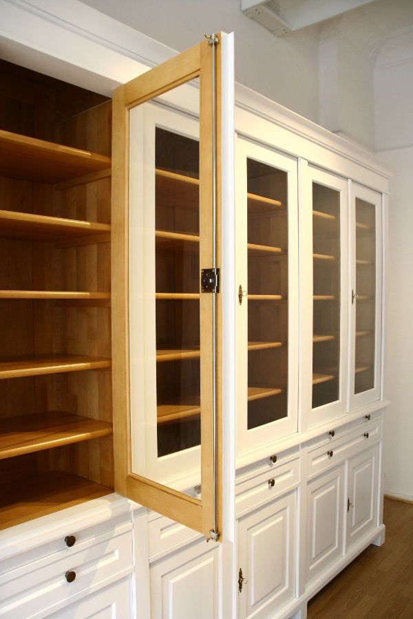 Massivholz Bücherregale nach Maß, Regalwand verglast und mit Auszügen Massivholz Bücherregale nach Maß, Regalwand verglast und mit Auszügen