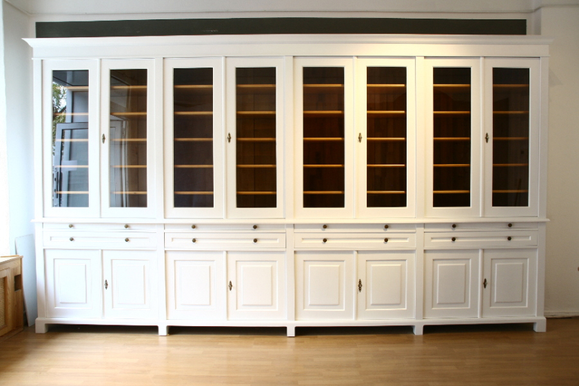 Massivholz Bücherregale nach Maß, Regalwand verglast und mit Auszügen Massivholz Bücherregale nach Maß, Regalwand verglast und mit Auszügen