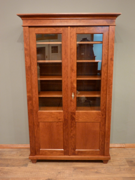 Massivholz Bücherschränke nach Maß, zweitüriger Bücherschrank, massiv Erle, Nussbaum gebeizt Massivholz Bücherschränke nach Maß, zweitüriger Bücherschrank, massiv Erle, Nussbaum gebeizt