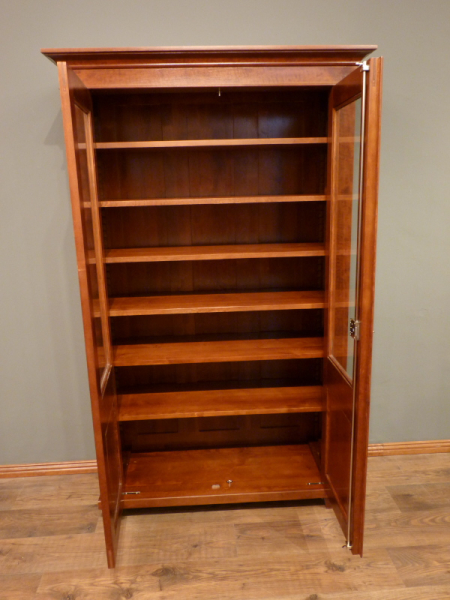 Massivholz Bücherschränke nach Maß, zweitüriger Bücherschrank, massiv Erle, Nussbaum gebeizt Massivholz Bücherschränke nach Maß, zweitüriger Bücherschrank, massiv Erle, Nussbaum gebeizt