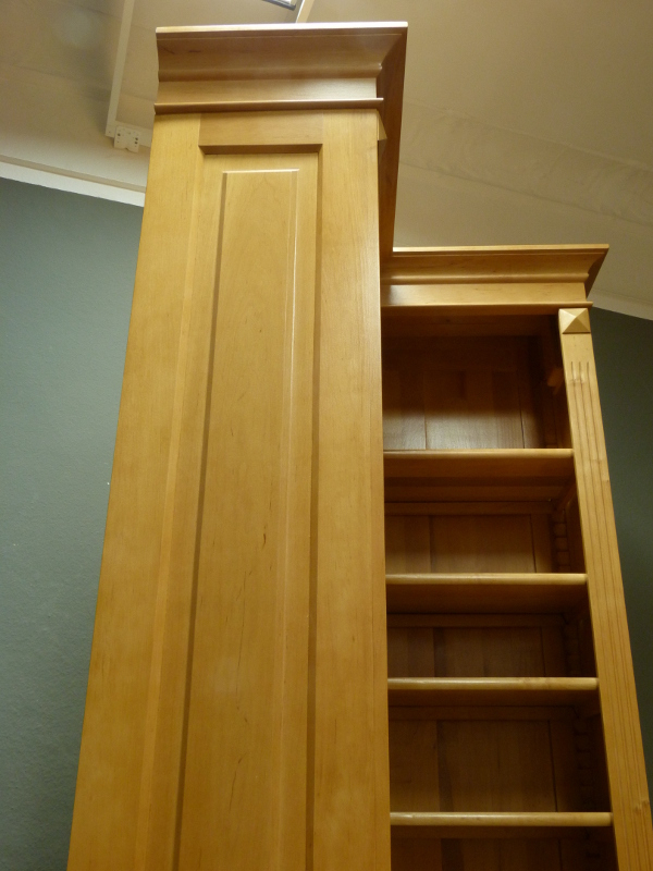Massivholz Bücherregale nach Maß, Eckregal als Ausstellungsstück Massivholz Bücherregale nach Maß, Eckregal als Ausstellungsstück