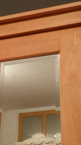 Schlichter Bauhaus Kleiderschrank, massiv Erle Schlichter Bauhaus Kleiderschrank, massiv Erle