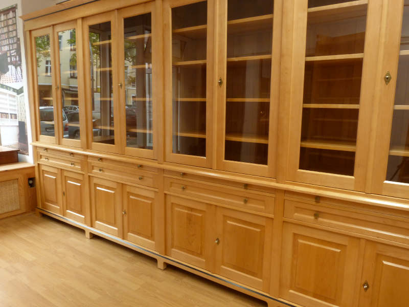 Massivholz Bücherregale nach Maß, Regalwand verglast und mit Auszügen Massivholz Bücherregale nach Maß, Regalwand verglast und mit Auszügen