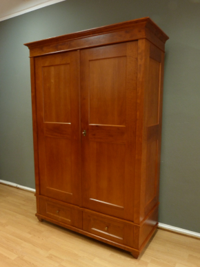 Kleiderschrank07, massiv Erle, Kirschholz gebeizt