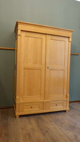 Gebrauchter Kleiderschrank, massiv Erle, komplett zerlegbar Gebrauchter Kleiderschrank, massiv Erle, komplett zerlegbar