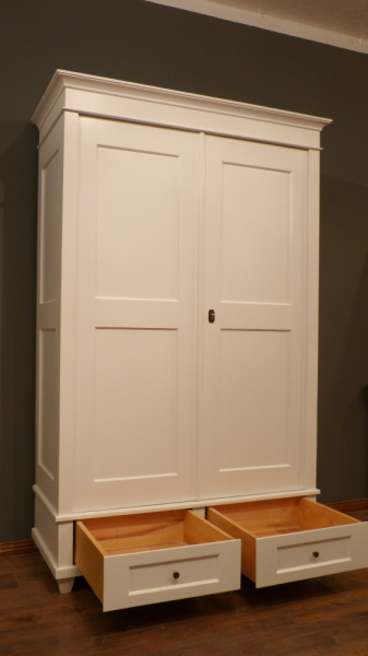 Kleiderschränke nach Maß, klassischer Kleiderschrank, Erle weiss lasiert Kleiderschränke nach Maß, klassischer Kleiderschrank, Erle weiss lasiert