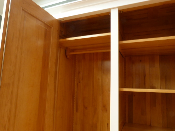 Kleiderschränke nach Maß, klassischer Kleiderschrank, Erle weiss lasiert Kleiderschränke nach Maß, klassischer Kleiderschrank, Erle weiss lasiert