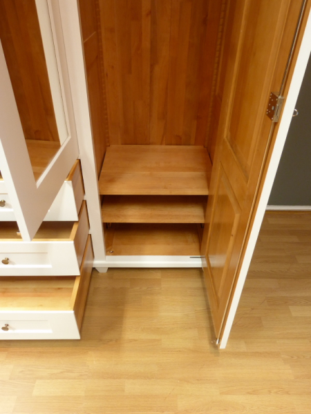 Kleiderschränke nach Maß, klassischer Kleiderschrank, Erle weiss lasiert Kleiderschränke nach Maß, klassischer Kleiderschrank, Erle weiss lasiert