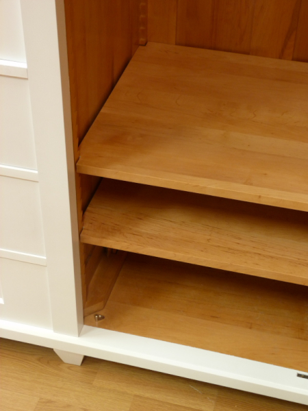 Kleiderschränke nach Maß, klassischer Kleiderschrank, Erle weiss lasiert Kleiderschränke nach Maß, klassischer Kleiderschrank, Erle weiss lasiert