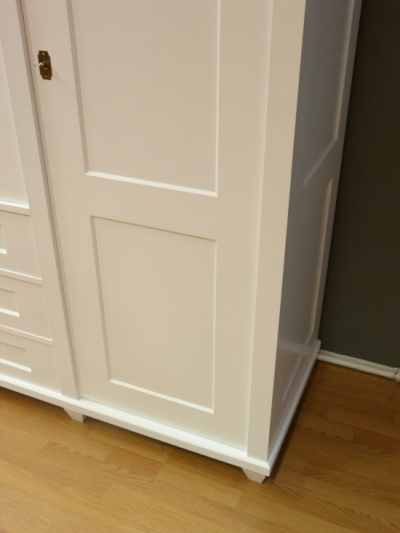 Kleiderschränke nach Maß, klassischer Kleiderschrank, Erle weiss lasiert Kleiderschränke nach Maß, klassischer Kleiderschrank, Erle weiss lasiert