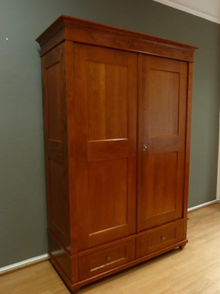 Kleiderschränke nach Maß, klassischer Kleiderschrank, massiv Erle Kleiderschränke nach Maß, klassischer Kleiderschrank, massiv Erle