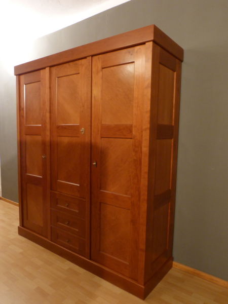 Kleiderschränke nach Maß, schlichter Kleiderschrank, massiv Erle Kleiderschränke nach Maß, schlichter Kleiderschrank, massiv Erle