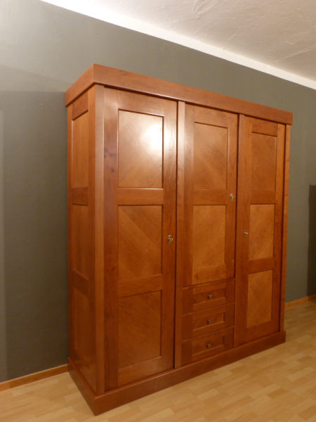 Kleiderschränke nach Maß, schlichter Kleiderschrank, massiv Erle Kleiderschränke nach Maß, schlichter Kleiderschrank, massiv Erle
