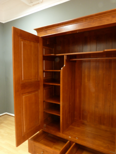 Kleiderschränke nach Maß, klassischer Kleiderschrank, massiv Erle Kleiderschränke nach Maß, klassischer Kleiderschrank, massiv Erle