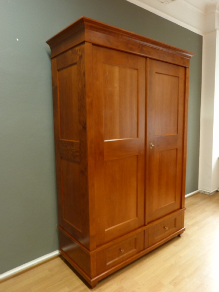 Kleiderschränke nach Maß, klassischer Kleiderschrank, massiv Erle Kleiderschränke nach Maß, klassischer Kleiderschrank, massiv Erle