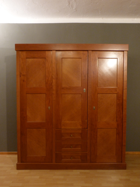 Kleiderschränke nach Maß, schlichter Kleiderschrank, massiv Erle Kleiderschränke nach Maß, schlichter Kleiderschrank, massiv Erle