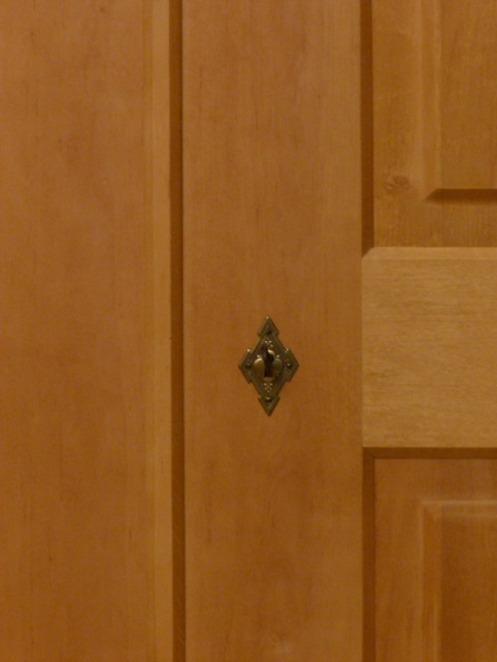 Massivholz Schränke nach Maß, dreitüriger Kleiderschrank im Gründerzeitstil Massivholz Schränke nach Maß, dreitüriger Kleiderschrank im Gründerzeitstil