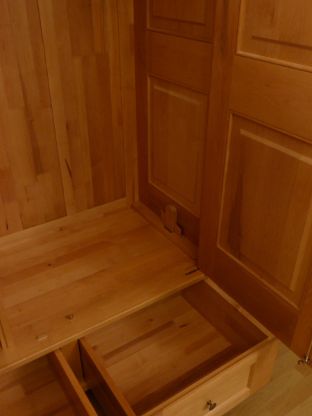 Kleiderschränke nach Maß, klassischer Kleiderschrank, massiv Erle Kleiderschränke nach Maß, klassischer Kleiderschrank, massiv Erle