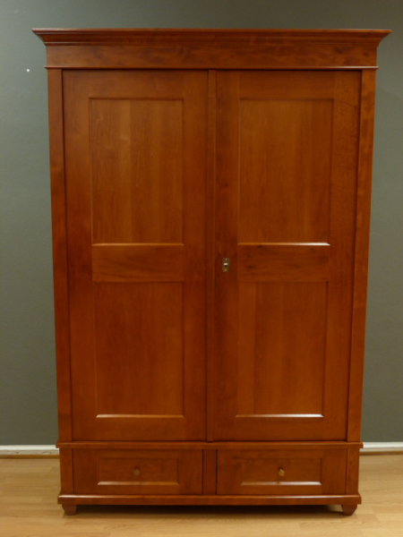 Kleiderschränke nach Maß, klassischer Kleiderschrank, massiv Erle Kleiderschränke nach Maß, klassischer Kleiderschrank, massiv Erle