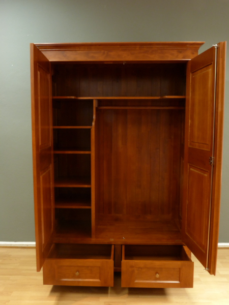 Kleiderschränke nach Maß, klassischer Kleiderschrank, massiv Erle Kleiderschränke nach Maß, klassischer Kleiderschrank, massiv Erle