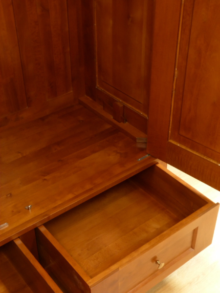 Kleiderschränke nach Maß, klassischer Kleiderschrank, massiv Erle Kleiderschränke nach Maß, klassischer Kleiderschrank, massiv Erle