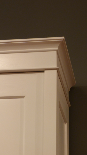 Kleiderschränke nach Maß, klassischer Kleiderschrank, Erle weiss lasiert Kleiderschränke nach Maß, klassischer Kleiderschrank, Erle weiss lasiert