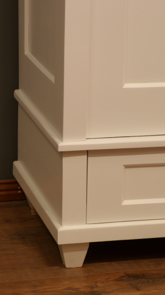 Kleiderschränke nach Maß, klassischer Kleiderschrank, Erle weiss lasiert Kleiderschränke nach Maß, klassischer Kleiderschrank, Erle weiss lasiert