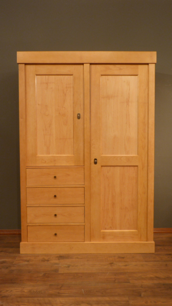 Kleiderschrank im Bauhausstil, massiv Erle, komplett zerlegbar, andere Maße möglich Kleiderschrank im Bauhausstil, massiv Erle, komplett zerlegbar, andere Maße möglich