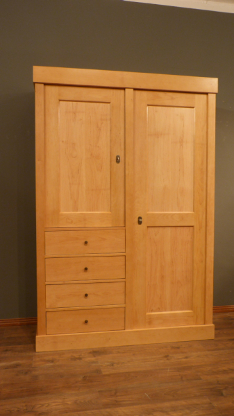 Kleiderschrank im Bauhausstil, massiv Erle, komplett zerlegbar, andere Maße möglich Kleiderschrank im Bauhausstil, massiv Erle, komplett zerlegbar, andere Maße möglich