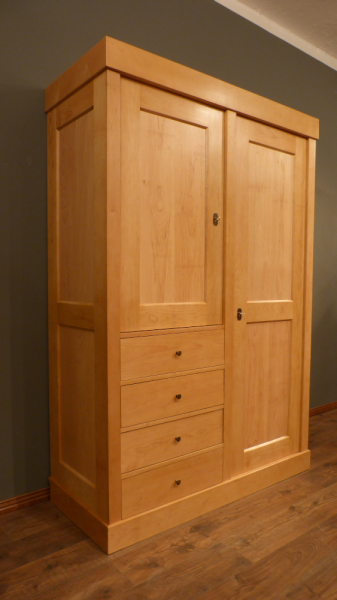 Kleiderschrank im Bauhausstil, massiv Erle, komplett zerlegbar, andere Maße möglich Kleiderschrank im Bauhausstil, massiv Erle, komplett zerlegbar, andere Maße möglich